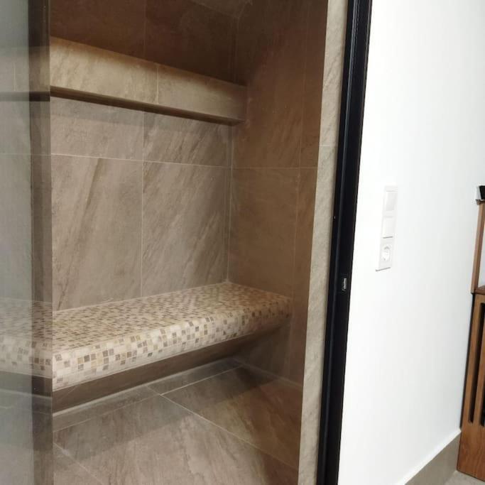 Apartmán Χώρος Με Επιλεκτική Λιτότητα Και Χαμάμ Atény Exteriér fotografie